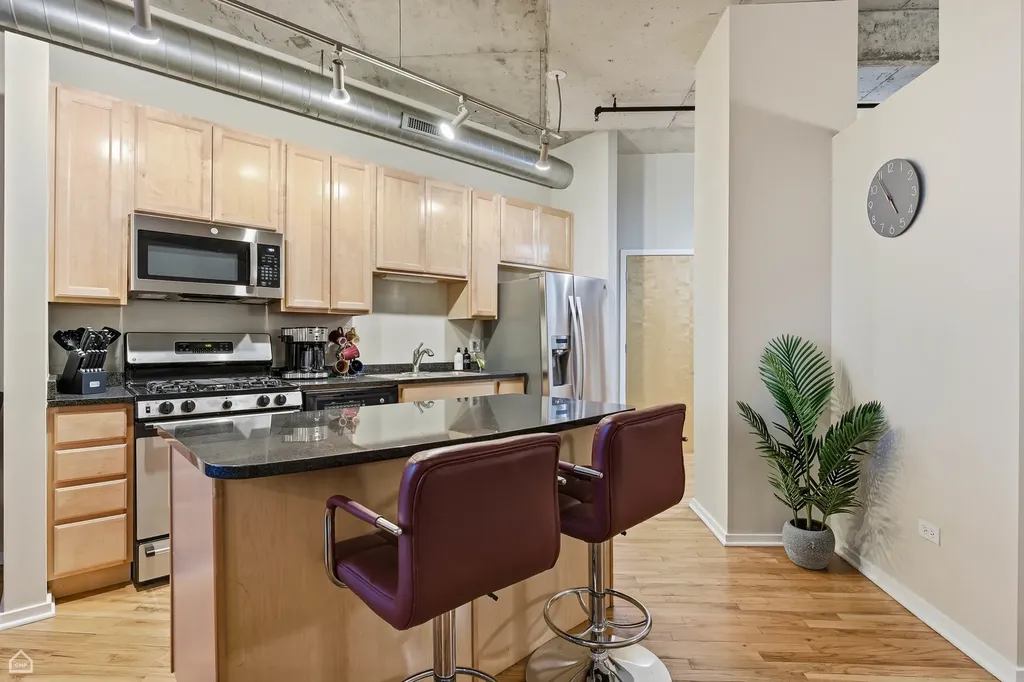 6 South Laflin Street Chicago IL 60607
