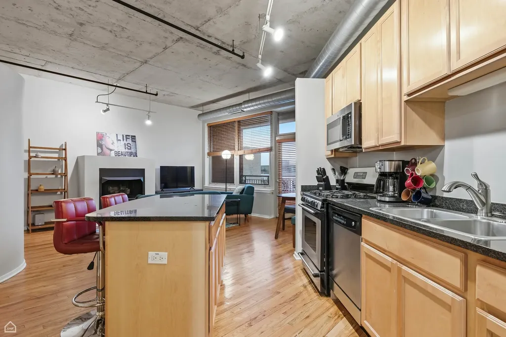 6 South Laflin Street Chicago IL 60607