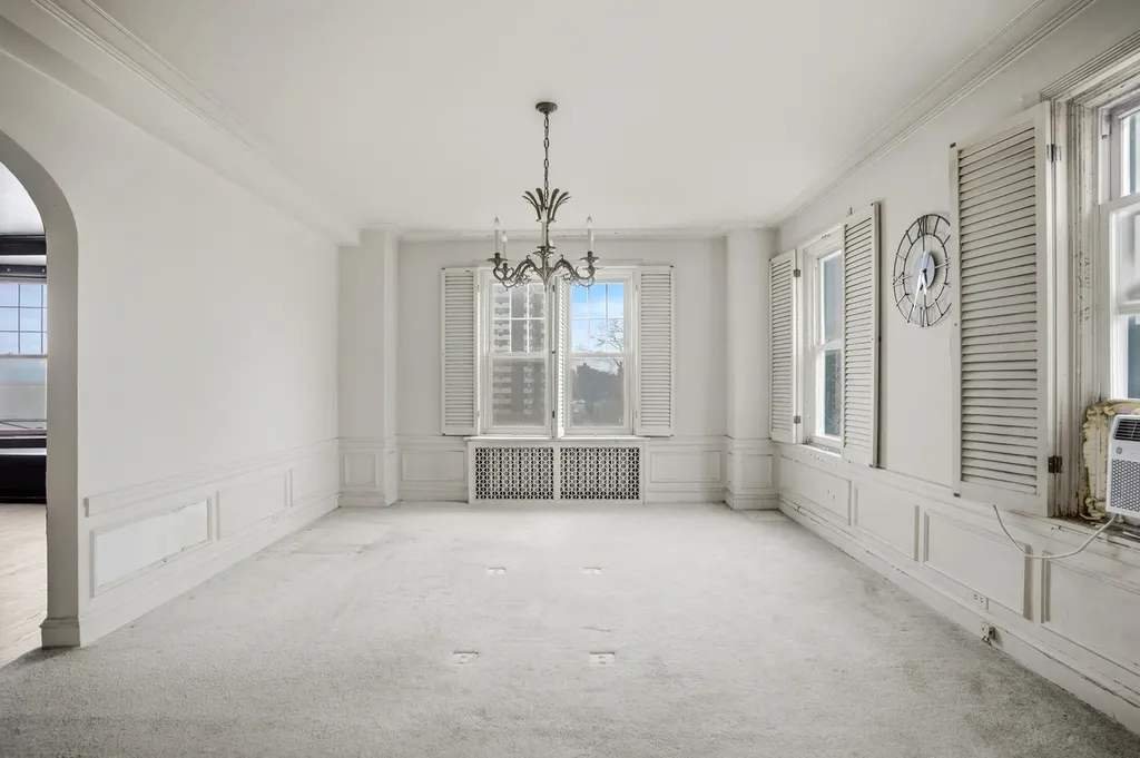 2666 East 73rd Street Chicago IL 60649