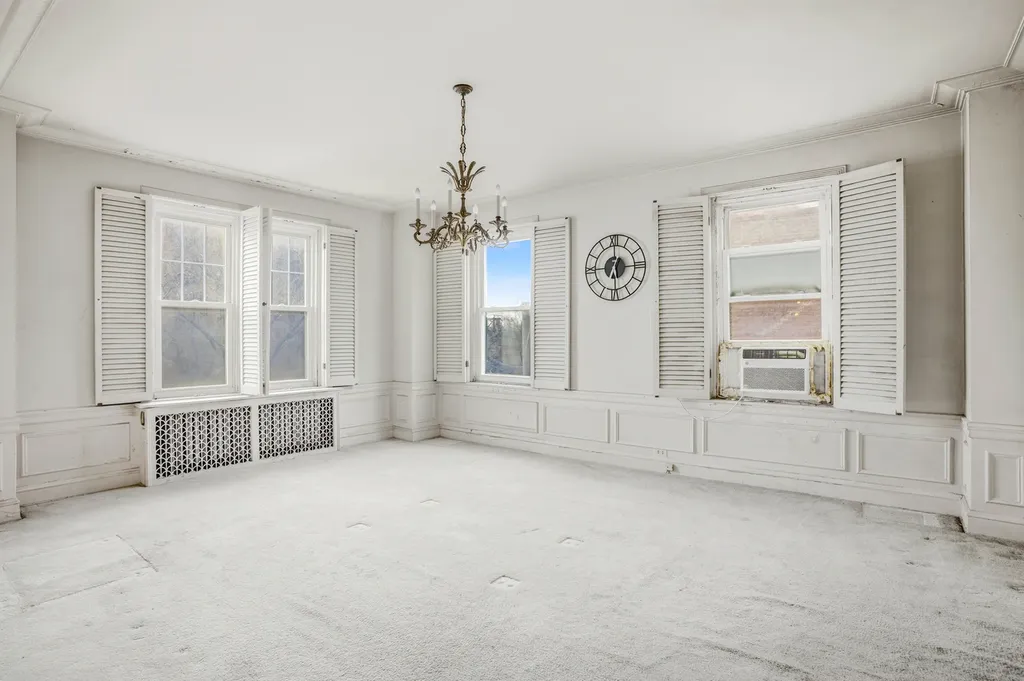2666 East 73rd Street Chicago IL 60649