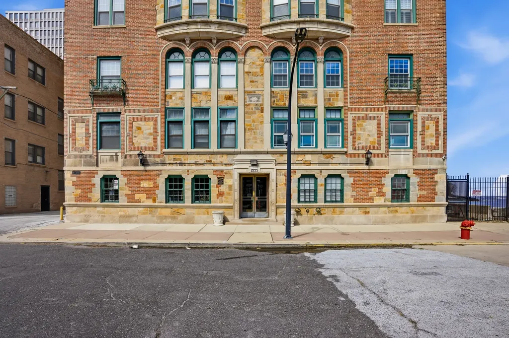 2666 East 73rd Street Chicago IL 60649