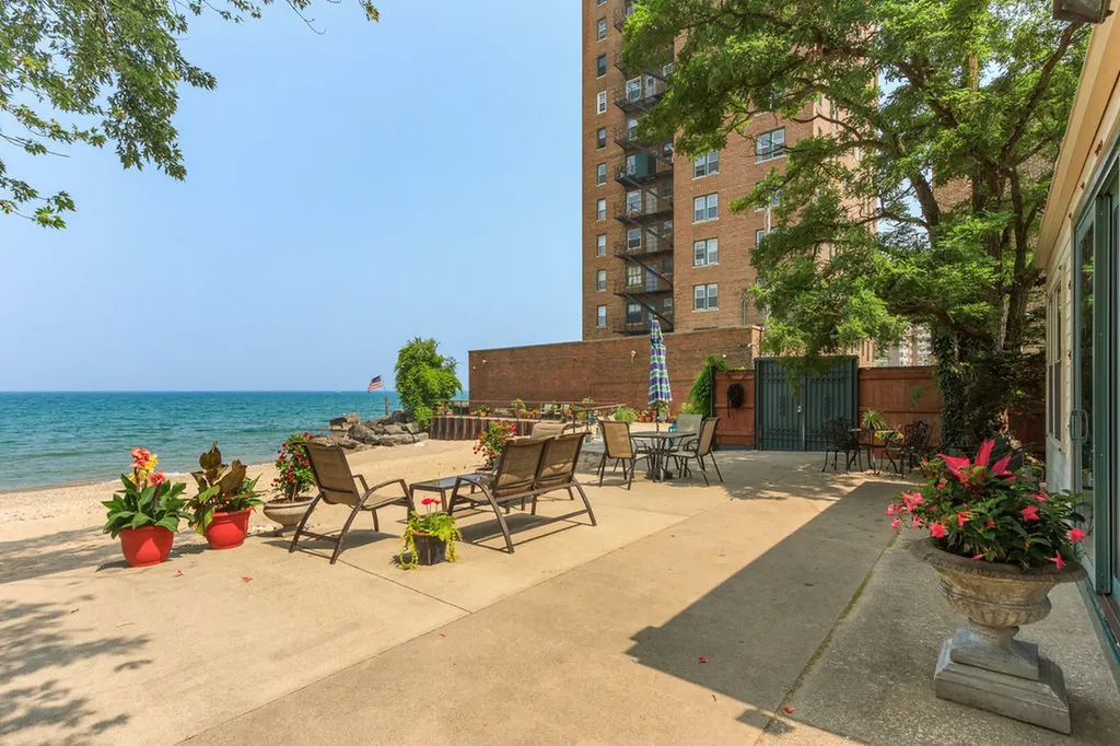 2666 East 73rd Street Chicago IL 60649