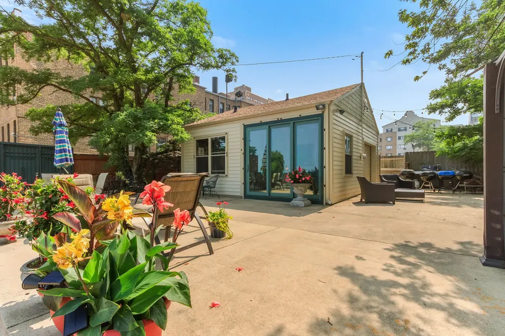 2666 East 73rd Street Chicago IL 60649