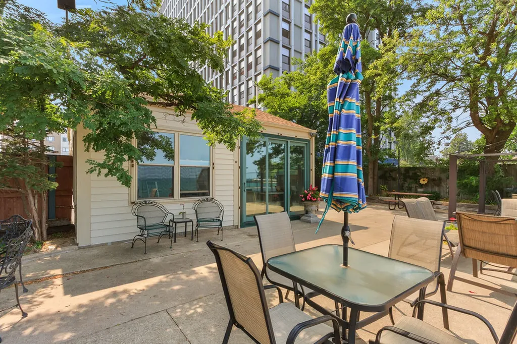 2666 East 73rd Street Chicago IL 60649