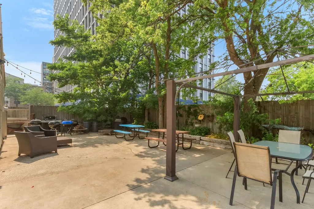 2666 East 73rd Street Chicago IL 60649