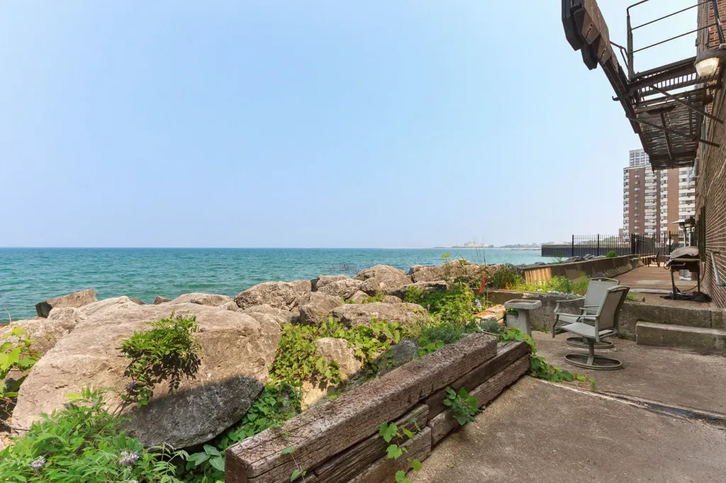 2666 East 73rd Street Chicago IL 60649