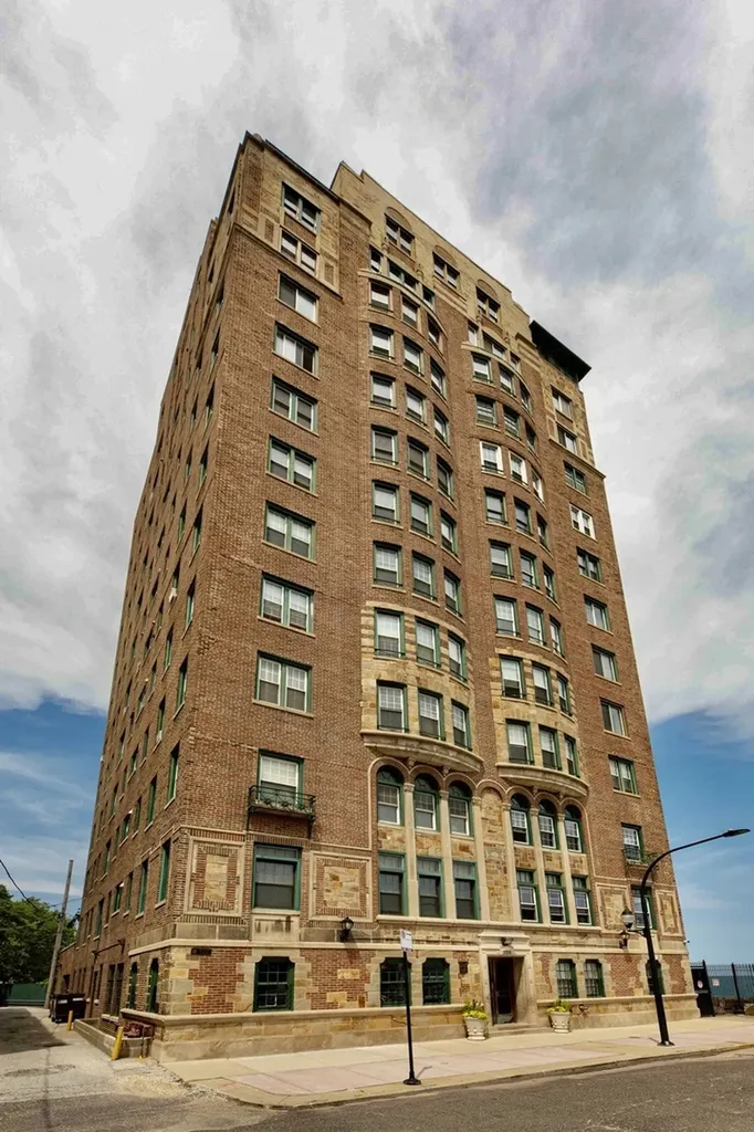 2666 East 73rd Street Chicago IL 60649