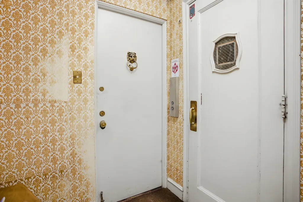 2666 East 73rd Street Chicago IL 60649