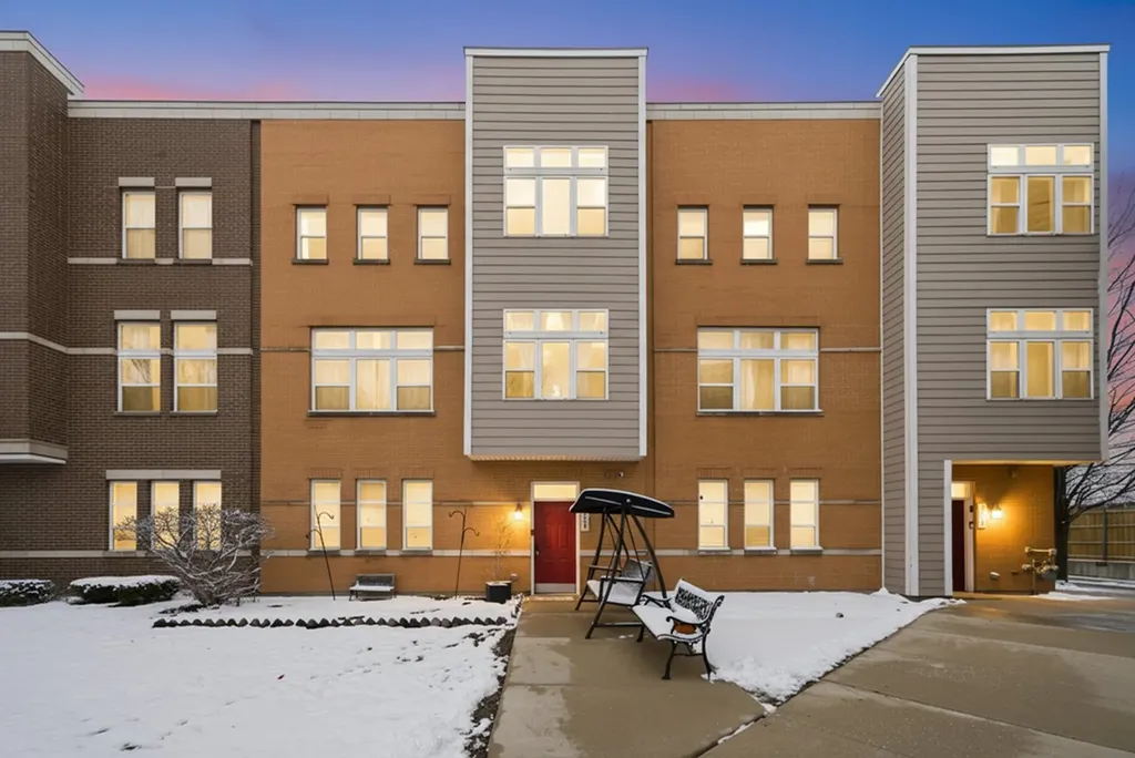 5244 West Hanson Avenue Chicago IL 60639