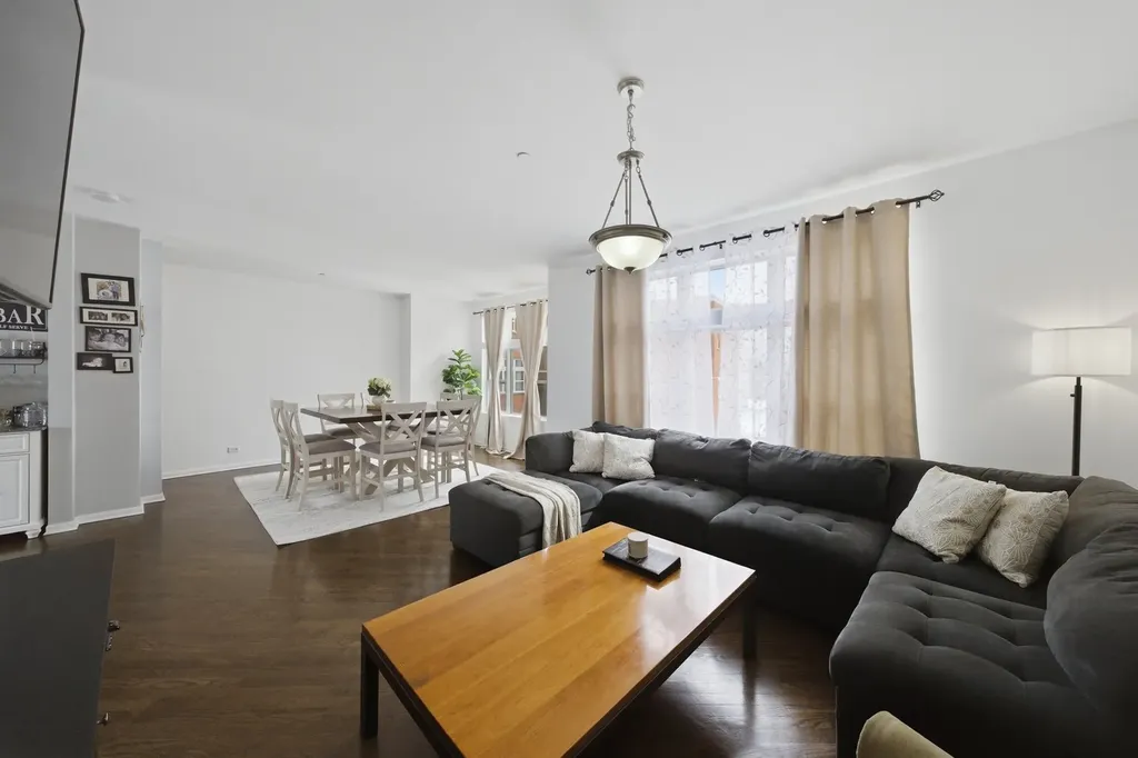 5244 West Hanson Avenue Chicago IL 60639
