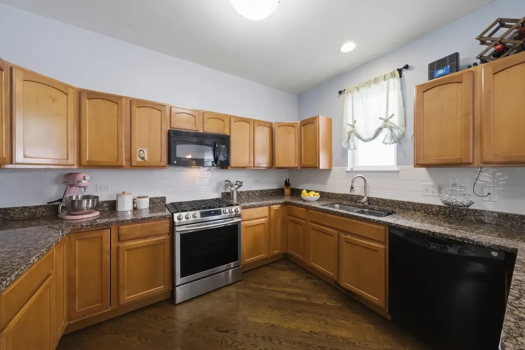 5244 West Hanson Avenue Chicago IL 60639