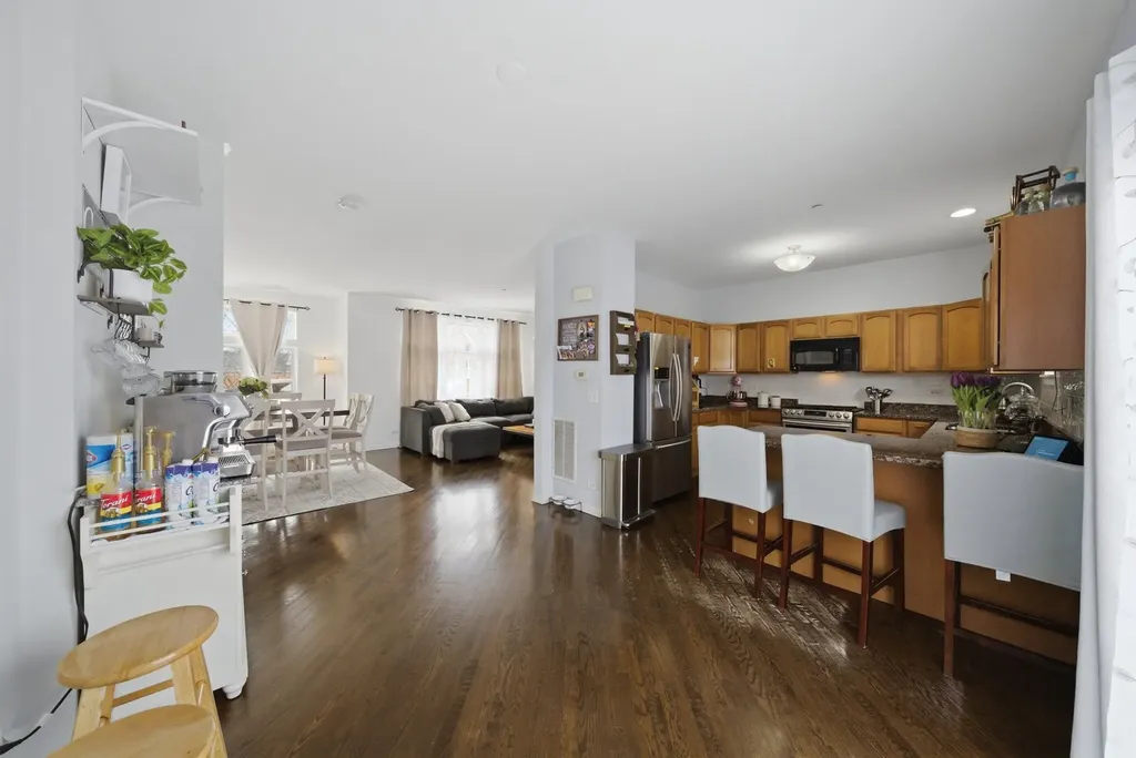 5244 West Hanson Avenue Chicago IL 60639