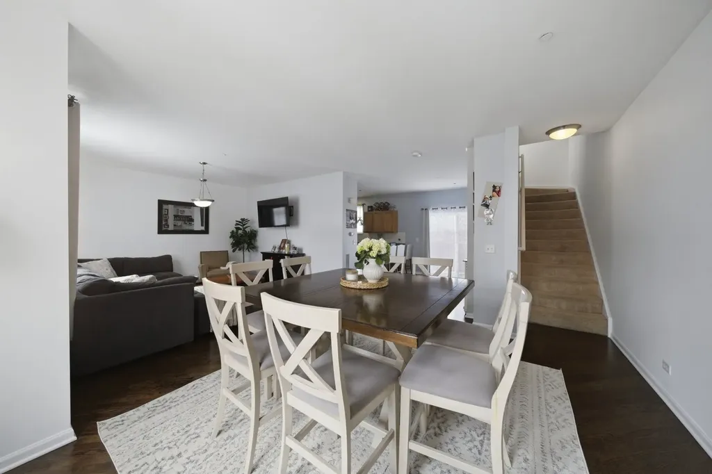 5244 West Hanson Avenue Chicago IL 60639
