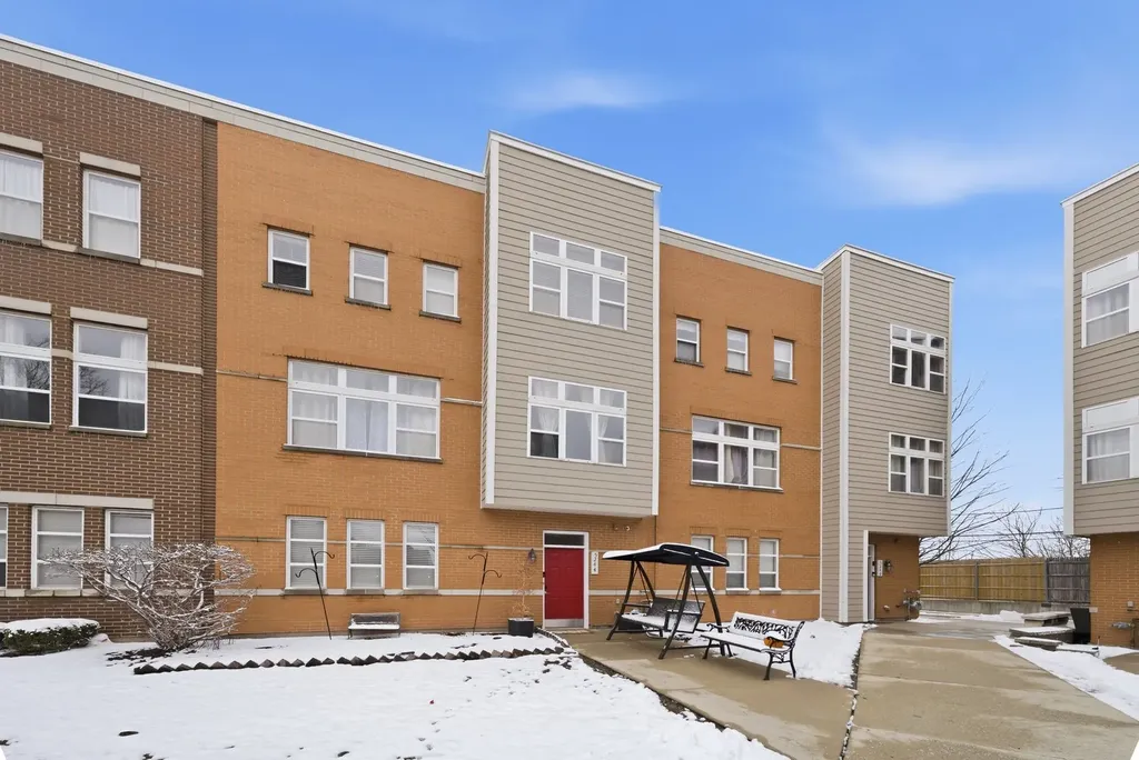 5244 West Hanson Avenue Chicago IL 60639