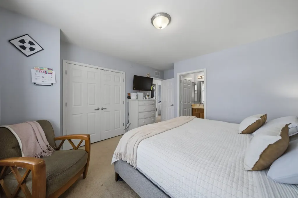 5244 West Hanson Avenue Chicago IL 60639