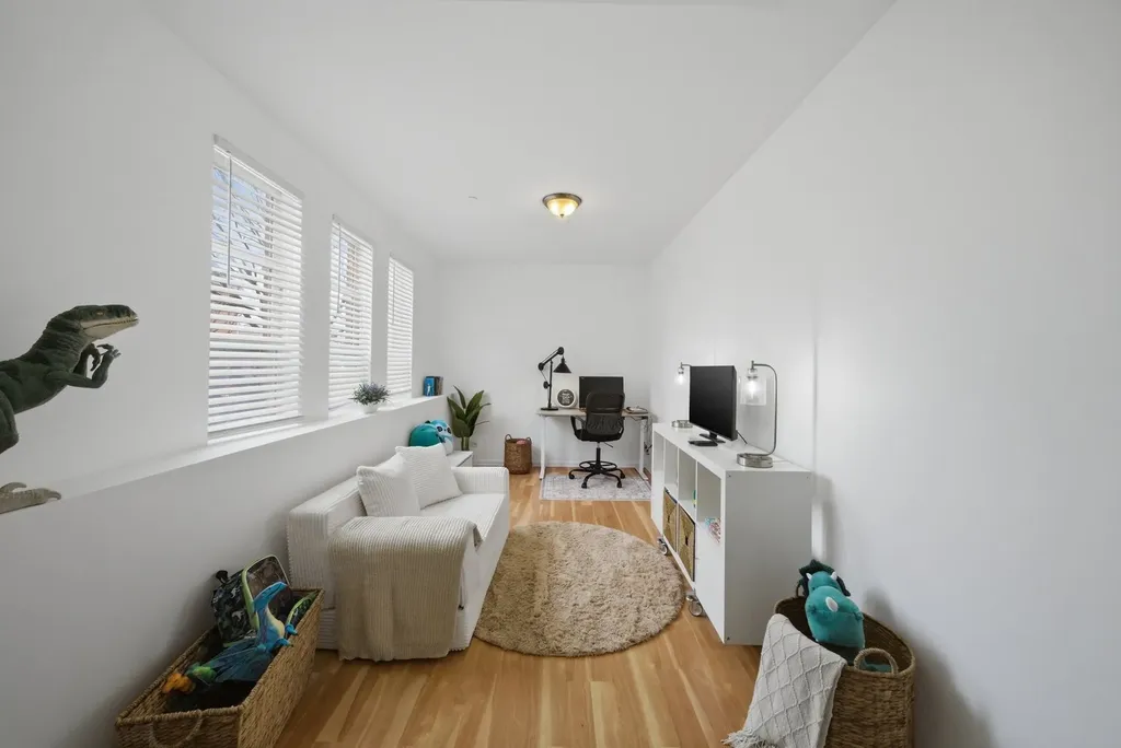 5244 West Hanson Avenue Chicago IL 60639