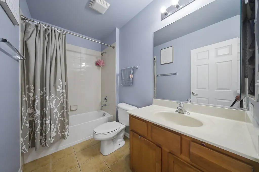5244 West Hanson Avenue Chicago IL 60639
