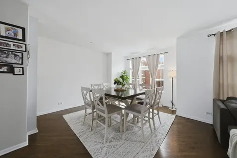 5244 West Hanson Avenue Chicago IL 60639
