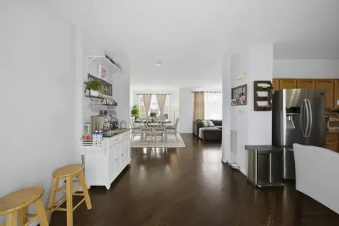 5244 West Hanson Avenue Chicago IL 60639