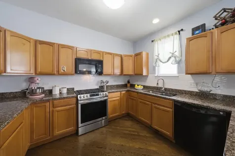 5244 West Hanson Avenue Chicago IL 60639