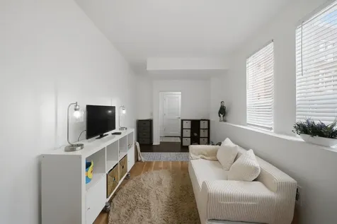 5244 West Hanson Avenue Chicago IL 60639