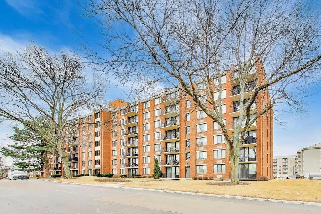 2000 Saint Regis Drive Lombard IL 60148