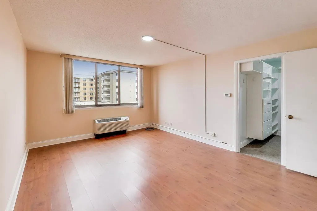 2000 Saint Regis Drive Lombard IL 60148