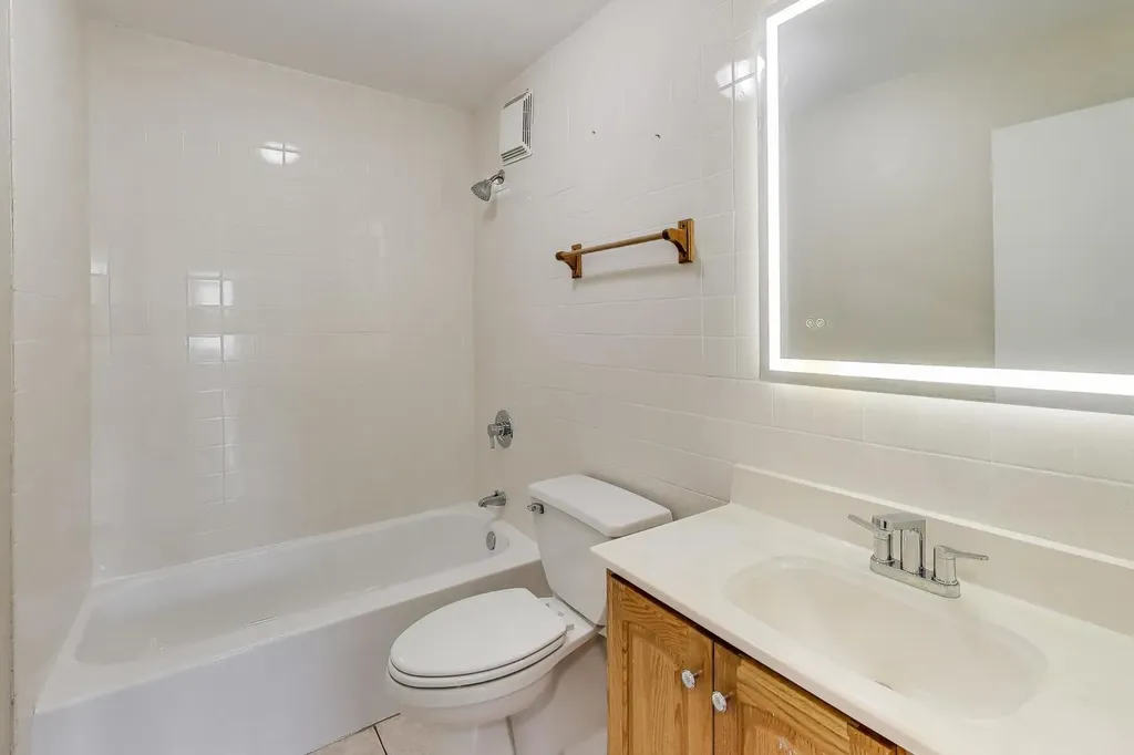 2000 Saint Regis Drive Lombard IL 60148