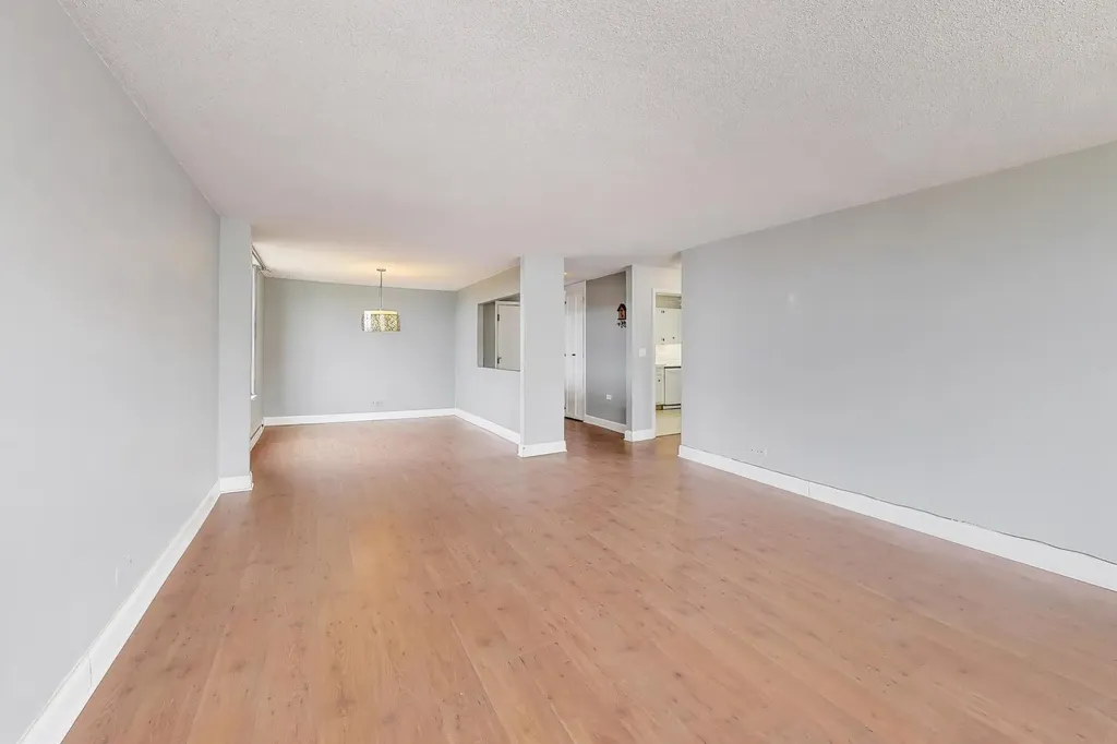 2000 Saint Regis Drive Lombard IL 60148