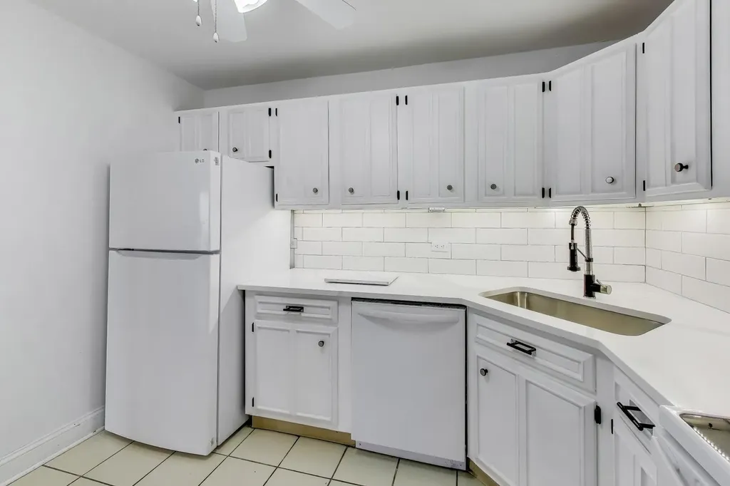 2000 Saint Regis Drive Lombard IL 60148