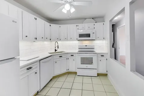 2000 Saint Regis Drive Lombard IL 60148