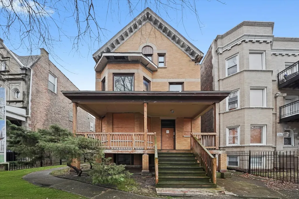 5930 South King Drive Chicago IL 60637