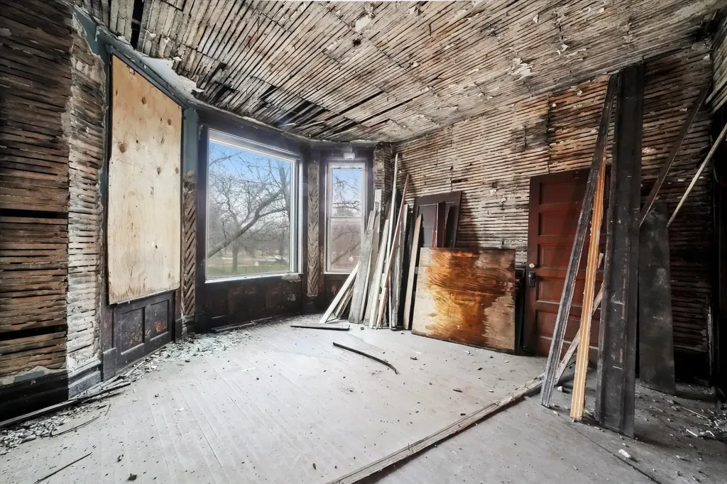 5930 South King Drive Chicago IL 60637