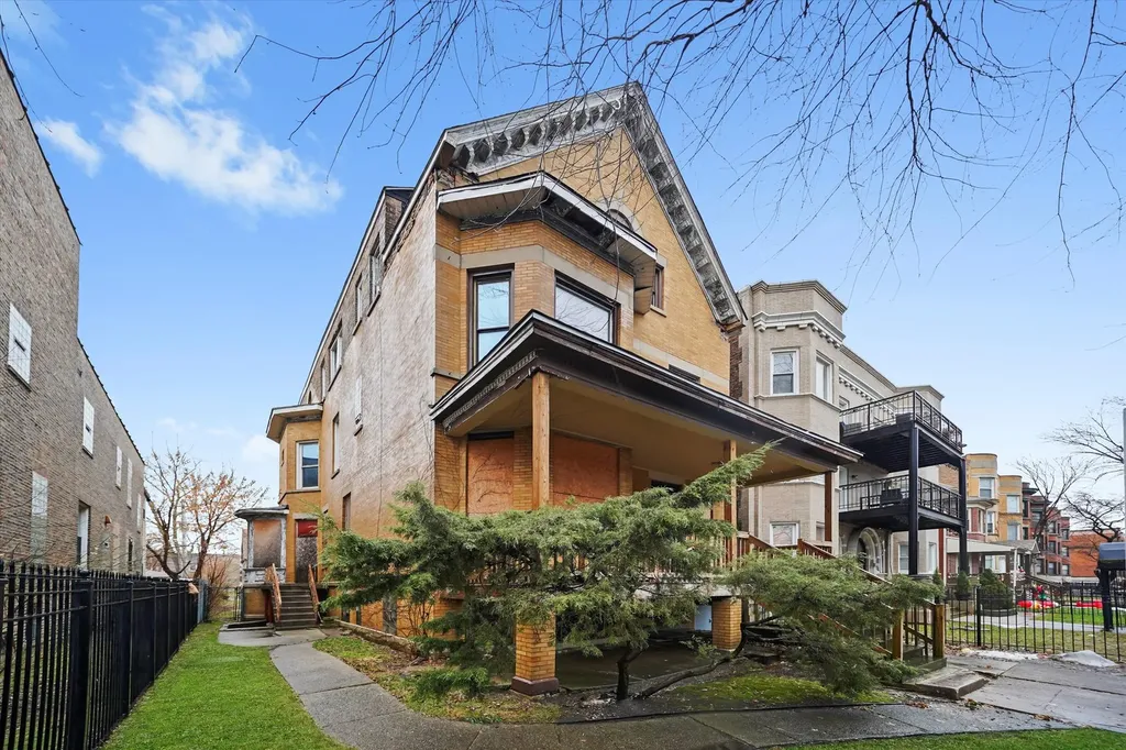5930 South King Drive Chicago IL 60637