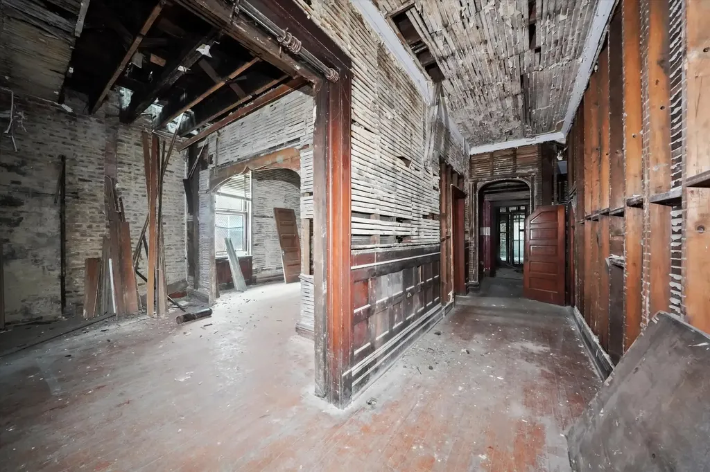 5930 South King Drive Chicago IL 60637