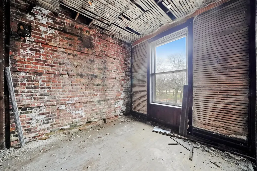 5930 South King Drive Chicago IL 60637