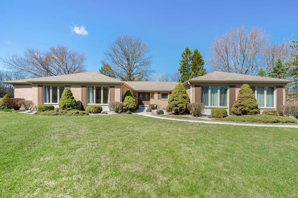 1449 South Shore Court Barrington IL 60010