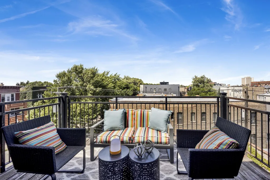 2522 West Chicago Avenue Chicago IL 60622