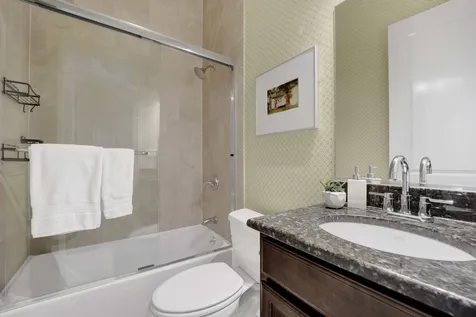 2522 West Chicago Avenue Chicago IL 60622