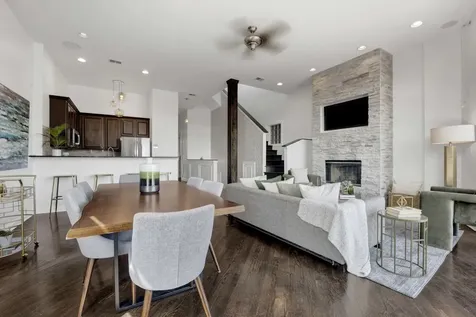 2522 West Chicago Avenue Chicago IL 60622