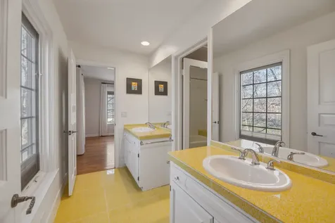 568 Plymouth Drive Inverness IL 60067