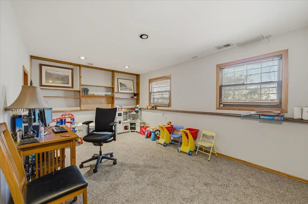 23W281 Cambridge Court Glen Ellyn IL 60137