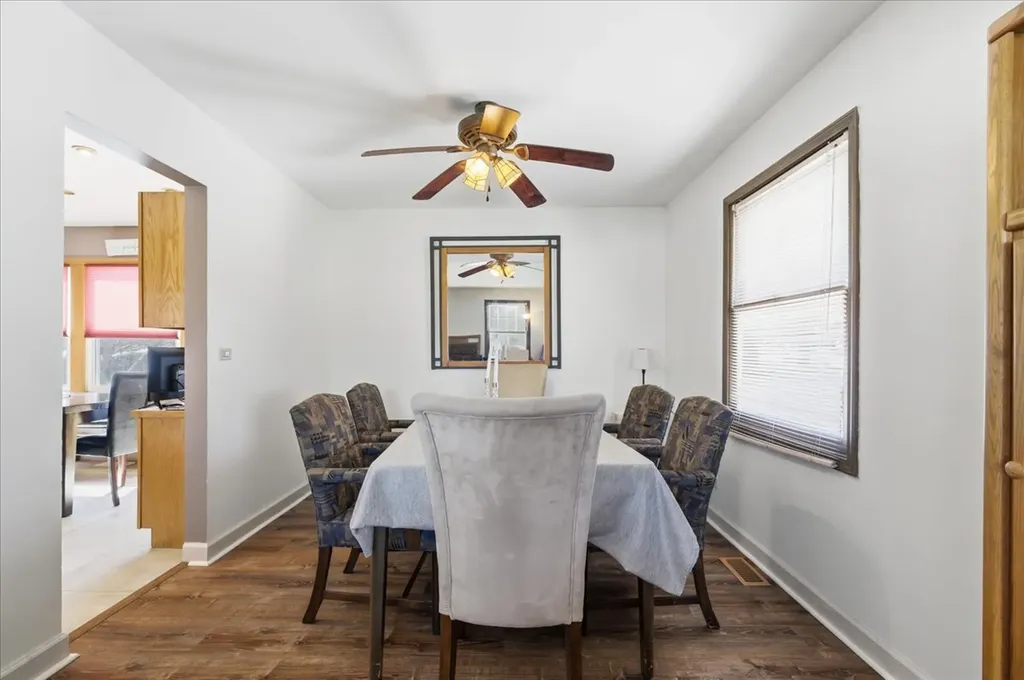 23W281 Cambridge Court Glen Ellyn IL 60137