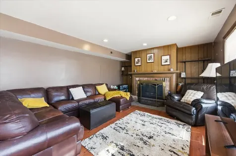 23W281 Cambridge Court Glen Ellyn IL 60137