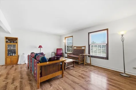 23W281 Cambridge Court Glen Ellyn IL 60137