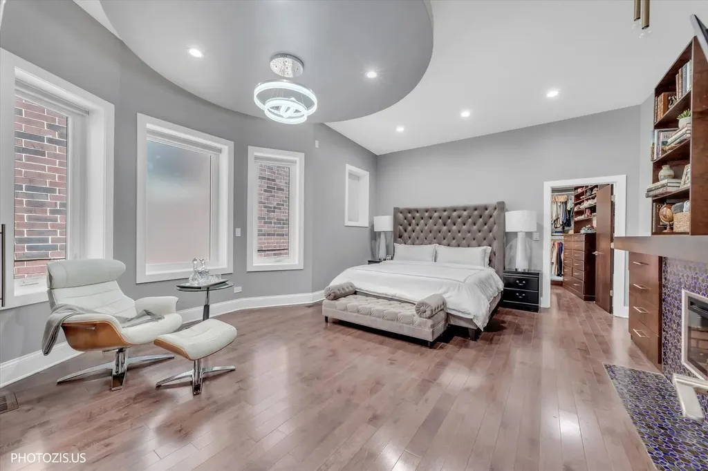 461 West Melrose Street Chicago IL 60657