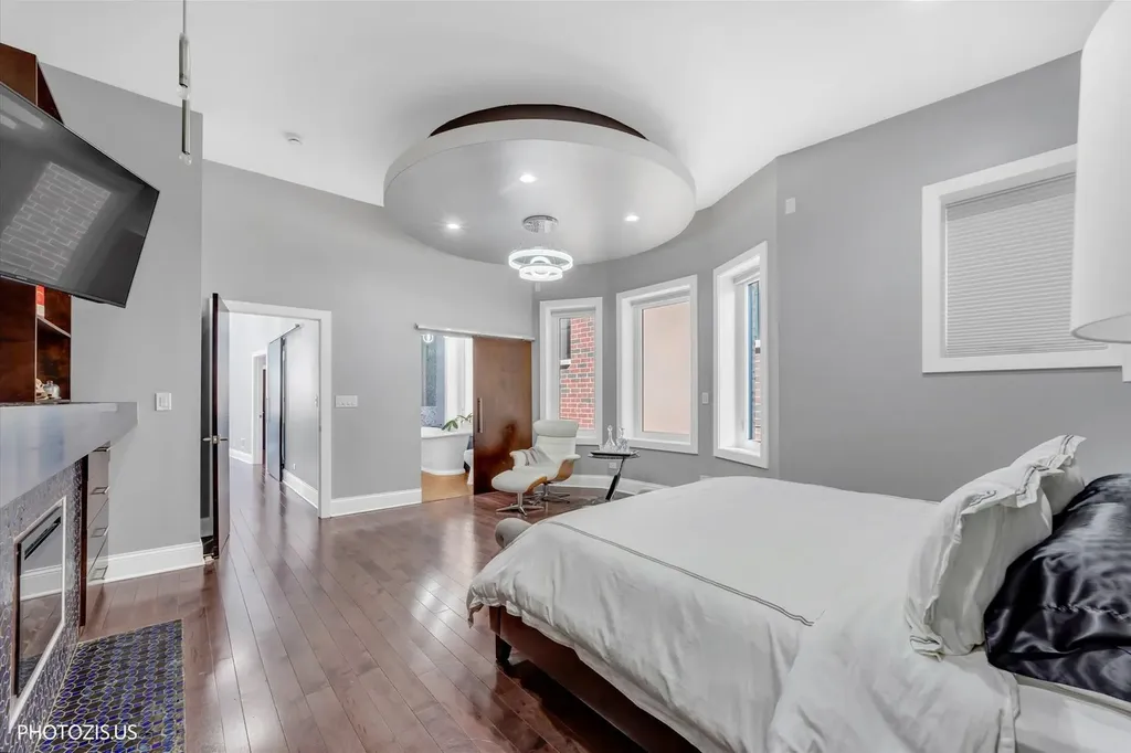461 West Melrose Street Chicago IL 60657