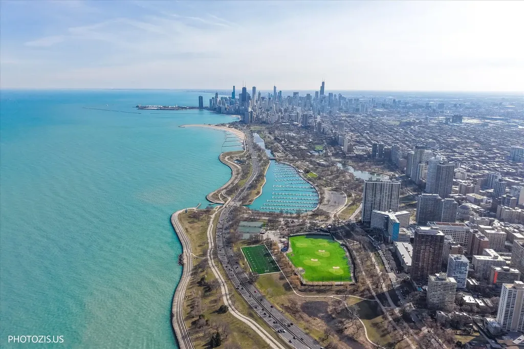 461 West Melrose Street Chicago IL 60657