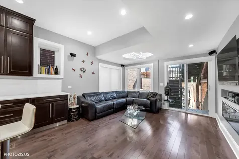 461 West Melrose Street Chicago IL 60657