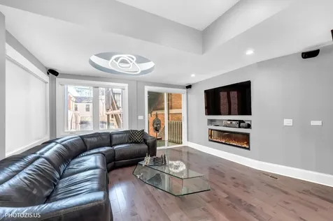 461 West Melrose Street Chicago IL 60657